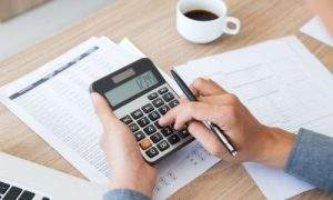 Como administrar o seu dinheiro em 2025? Passo a Passo para quem ganha até 5 salários mínimos