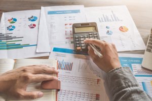 Onde investir: franquia financeira ou mercado financeiro?