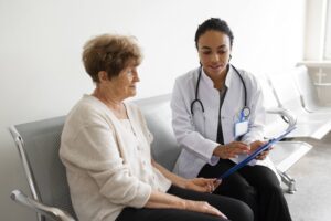 Empréstimo para tratamentos de saúde: O que considerar antes de contratar