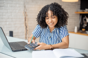 Organize-se para pagar IPVA, IPTU e material escolar sem dívidas. Comece 2026 com planejamento financeiro e mais controle das finanças.